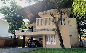 Casilda By The Oaks Inn